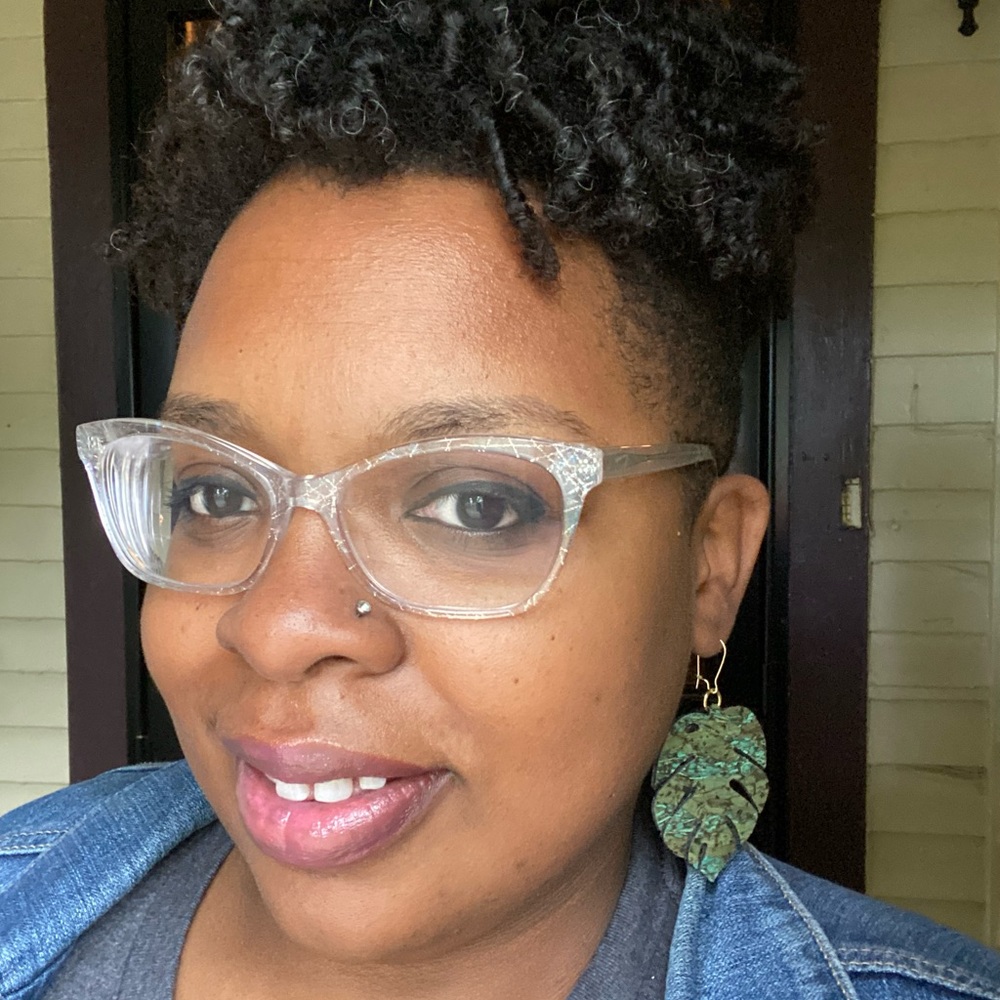Meet your Posher, Akosua